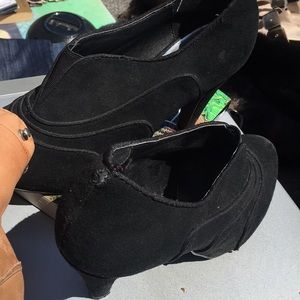 STEVE MADDEN SIZE 8 HEELS